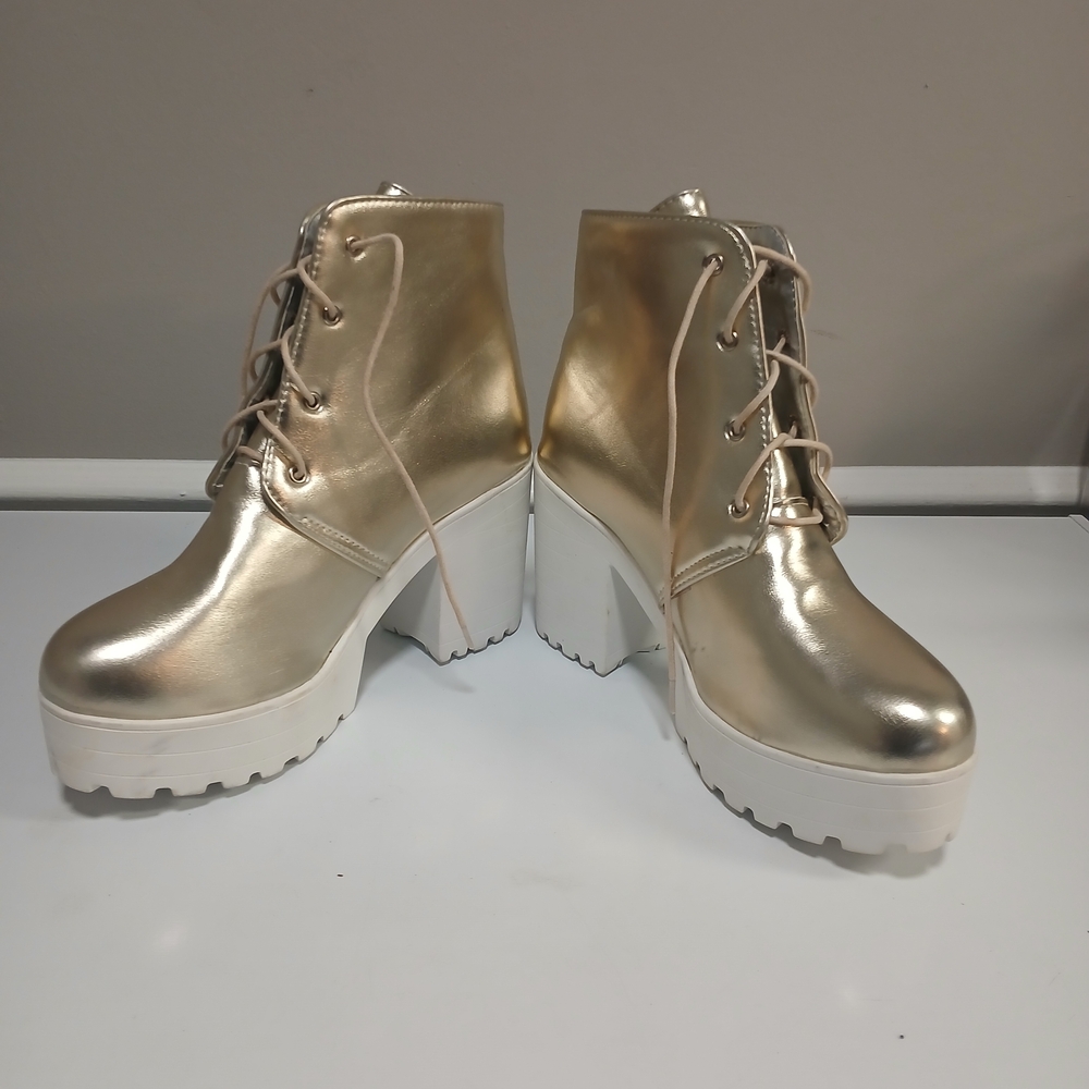 New! Gold & White Platform Ankle Boots Lace-Up Combat Boots Chunky Heel NWOT